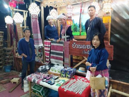 เทศกาลเข้าพรรษา ขอเชิญชวนทุกท่านมาเที่ยวสัมผัสวิถีชีวิต ชุมชนบ้านดอนมูล และสัักการะบูชา พระพุทธรูปเก่าแก่ ณ วัดดอนมูล ซึ่งตั้งอยู่ที่ตำบลศรีภูมิ อำเภอท่าวังผา จังหวัดน่าน